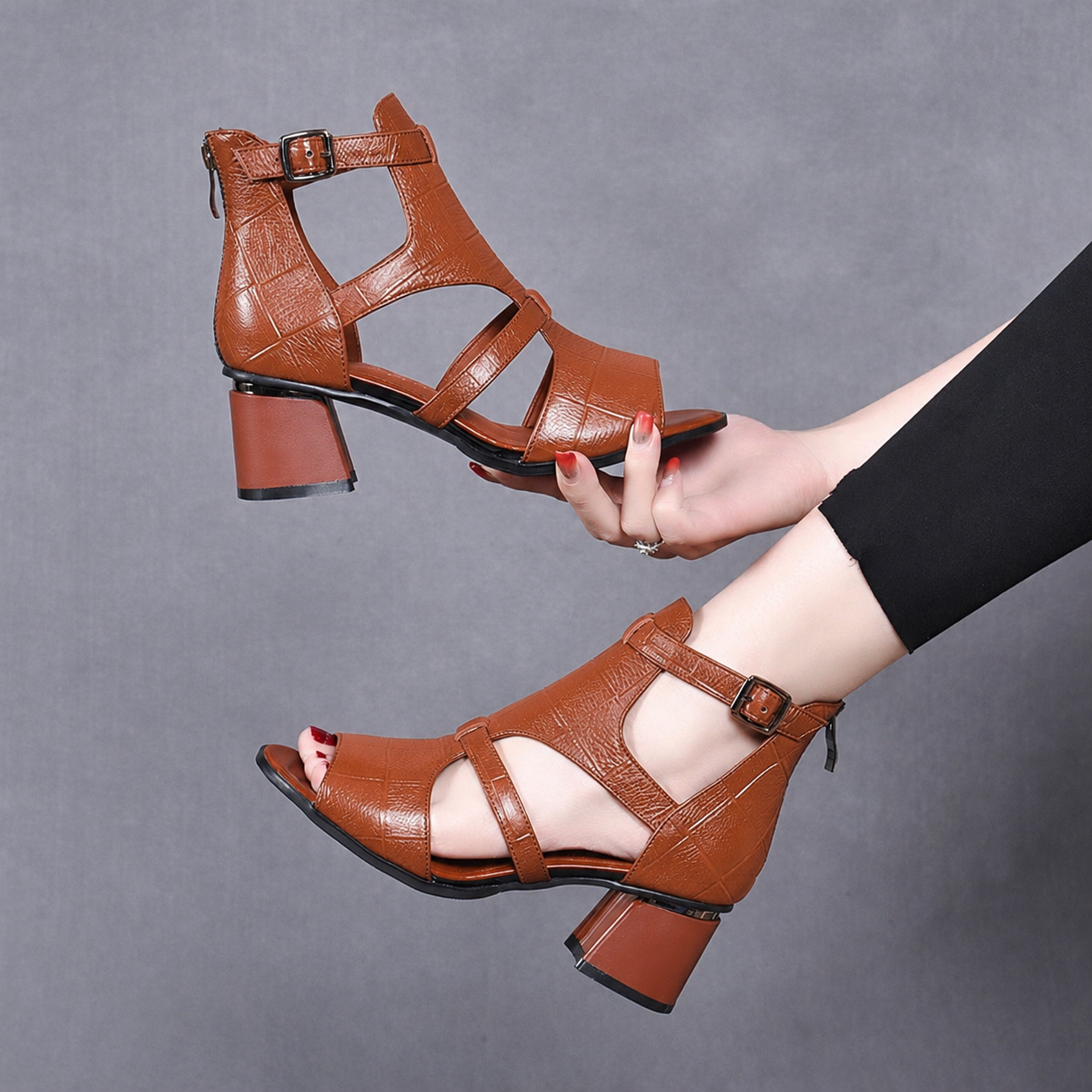 👡✨【35-40】Нови дамски римски сандали от мека кожа, с меко ходило, отворени пръсти и дебел ток