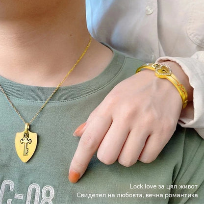 🔐💖🔑Заключете любовта и я подарете от сърце: любовна гривна с катинар + любовно колие с ключ, с кутия за бижута