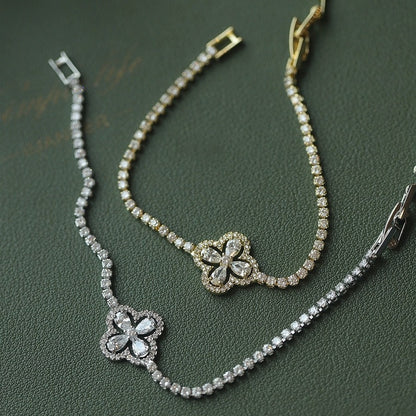 ✨Nueva colección 2026: Pulsera de trébol de cuatro hojas hueco súper brillante, pulsera de diamantes completa exquisita de lujo y nicho