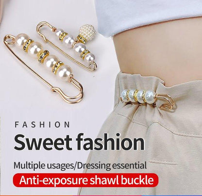 👍【25 Euros】1 Juego de 13👍 Los pantalones están decorados con botones de perlas y broches de perlas en la cintura para evitar la exposición accidental.