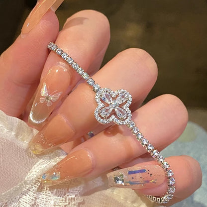 ✨Nueva colección 2026: Pulsera de trébol de cuatro hojas hueco súper brillante, pulsera de diamantes completa exquisita de lujo y nicho