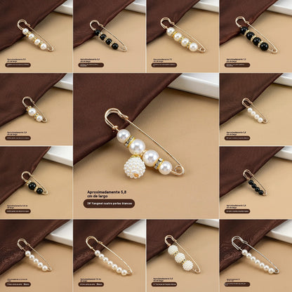👍【25 Euros】1 Juego de 13👍 Los pantalones están decorados con botones de perlas y broches de perlas en la cintura para evitar la exposición accidental.