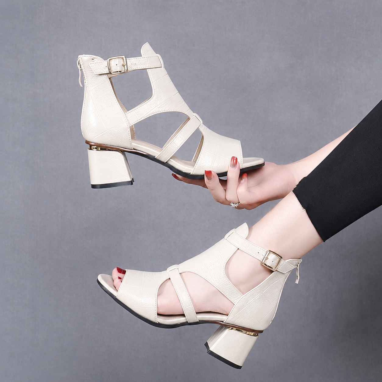 👡✨【35-40】Нови дамски римски сандали от мека кожа, с меко ходило, отворени пръсти и дебел ток