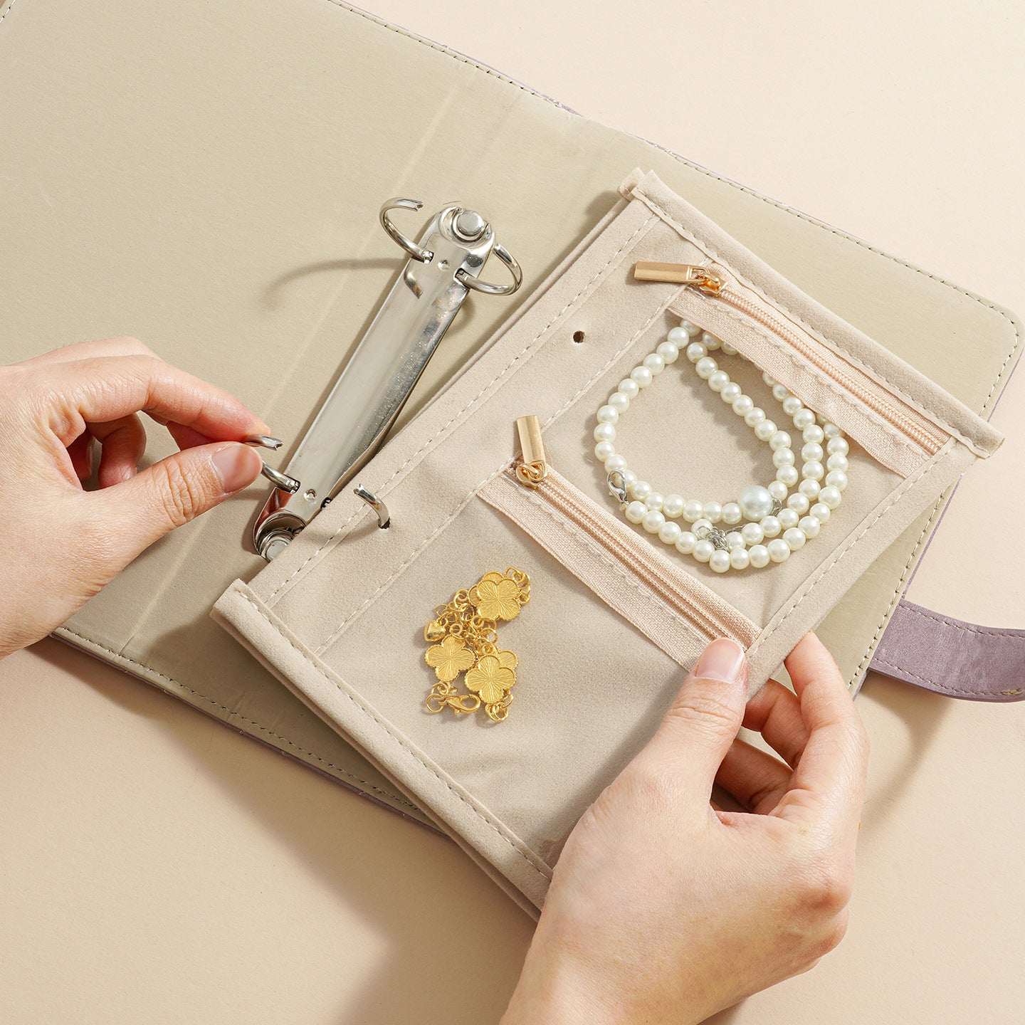 🔥 Ofertas Irresistibles -50% 🔥 Elegante bolso organizador de joyas portátil con estampado de cuadros.